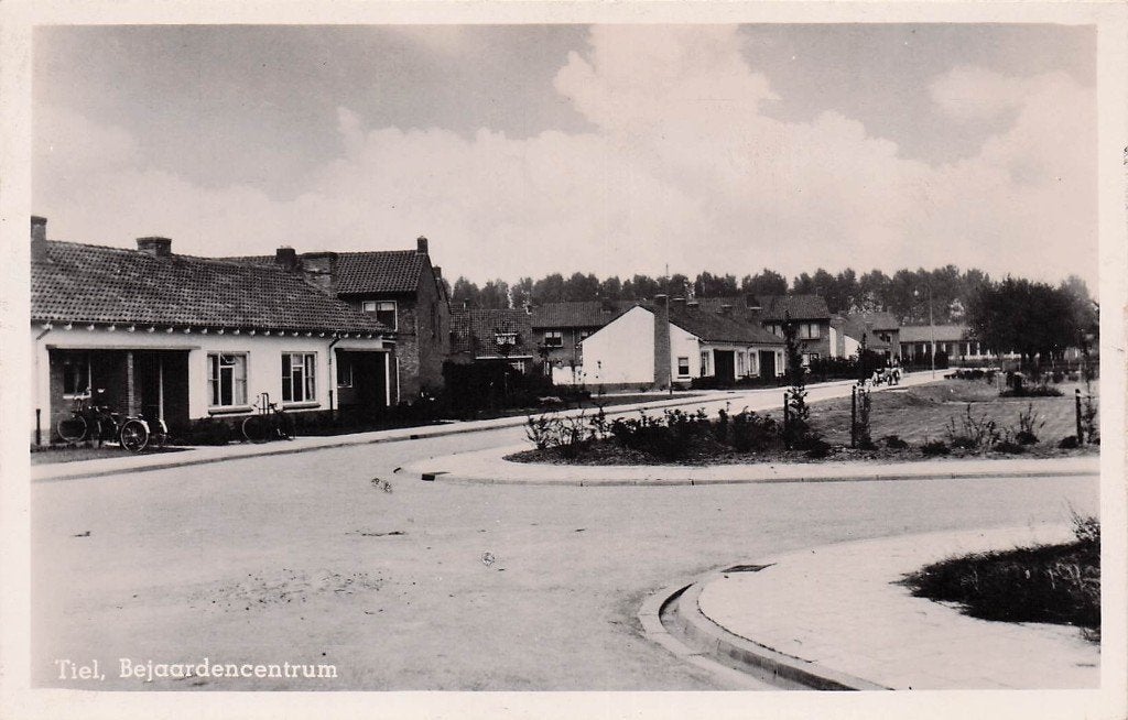 Tiel - Bejaardencentrum (1957), Ophalen of Verzenden, 1940 tot 1960, Ongelopen, Gelderland