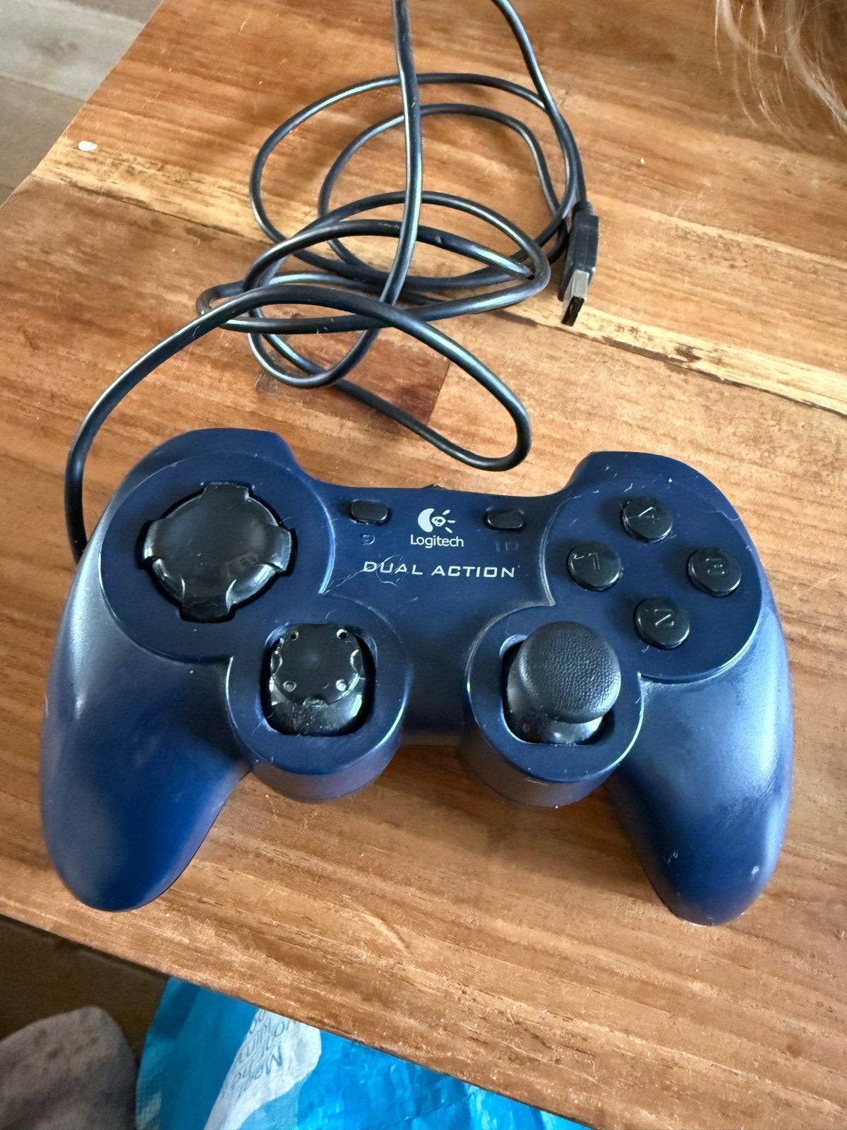 Logitech Dual Action Gamepad - Blauw (Gebruikt), Ophalen of Verzenden, Gebruikt