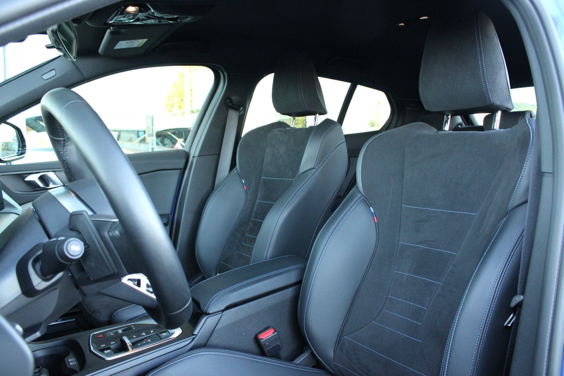 BMW 1 Serie 120 M Sport Automaat / Sportstoelen / Achteruitr, Auto's, Gebruikt, 156 pk, Met garantie (alle), Blauw
