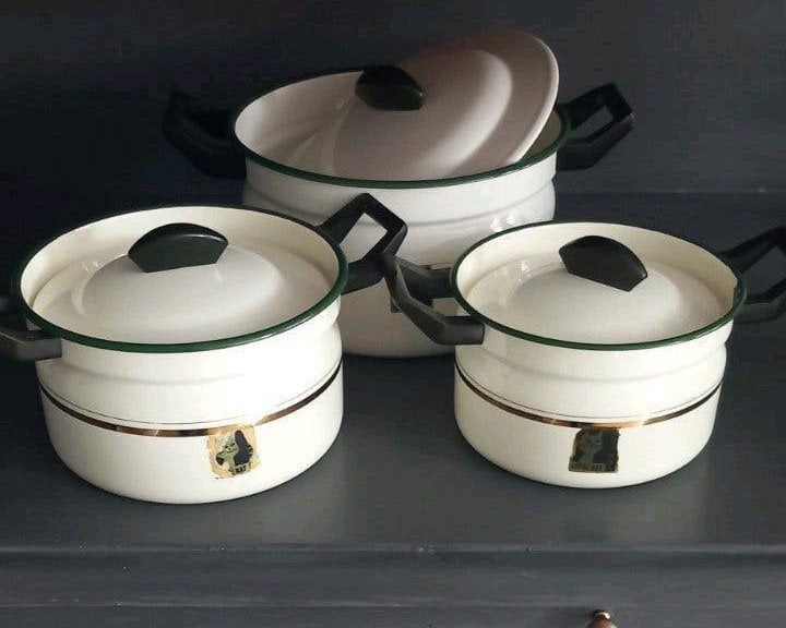 Vintage 3 emaille pannen 17-19 en 23 cm doorsnee goede staat, Huis en Inrichting, Ophalen of Verzenden, Overige materialen, Pannenset