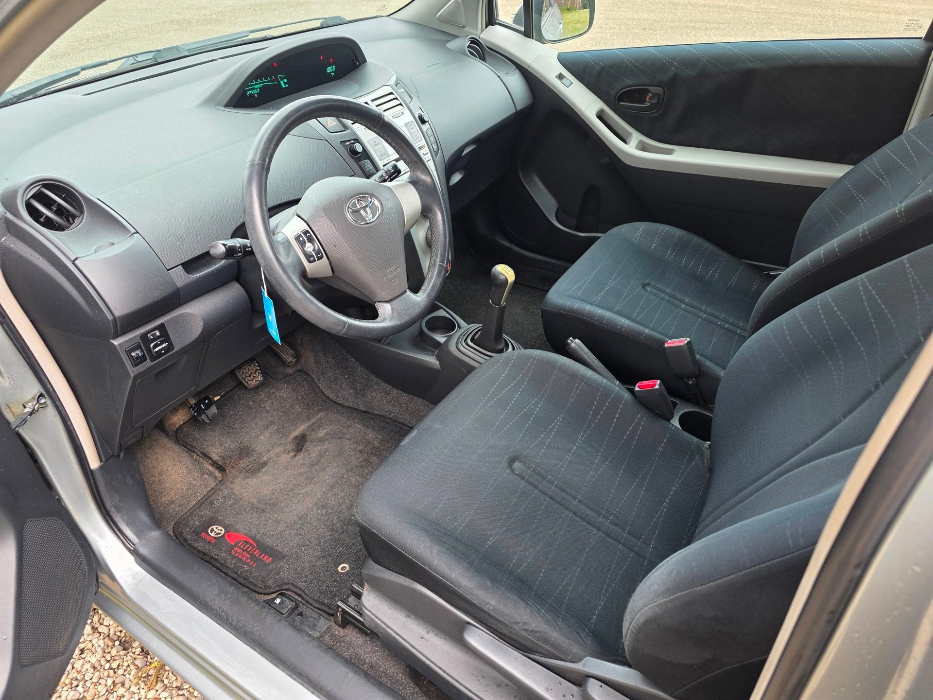 Toyota Yaris 1.3 VVTi Terra AIRCO *apk:07-2027*, Auto's, Voorwielaandrijving, 4 cilinders, 995 kg, Emergency brake assist
