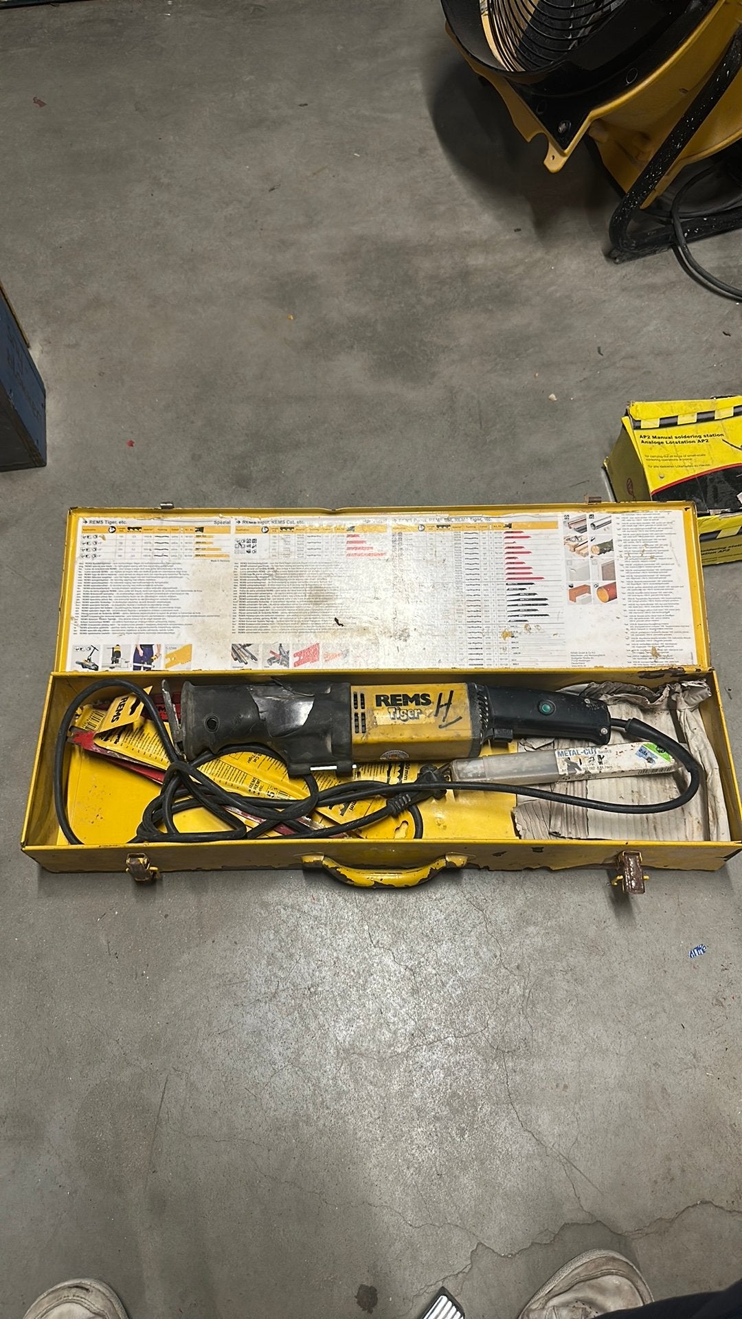 REMS Tiger elektrische pijpenzaag / reciprozaag, Doe-het-zelf en Verbouw, Ophalen of Verzenden, Gebruikt, 600 tot 1200 watt, Reciprozaag