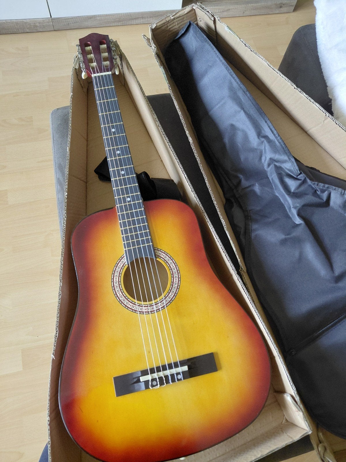 Splinternieuw   in  doos  6-snarige beginnersgitaar met tas, Ophalen, Gebruikt, Klassieke of Spaanse gitaar, Met koffer