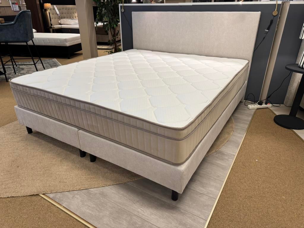Boxspring 180x200cm Beige Direct/Leverbaar, Ophalen, Beige, Mwonenenslapen, Mwonenenslapen@ziggo.nl