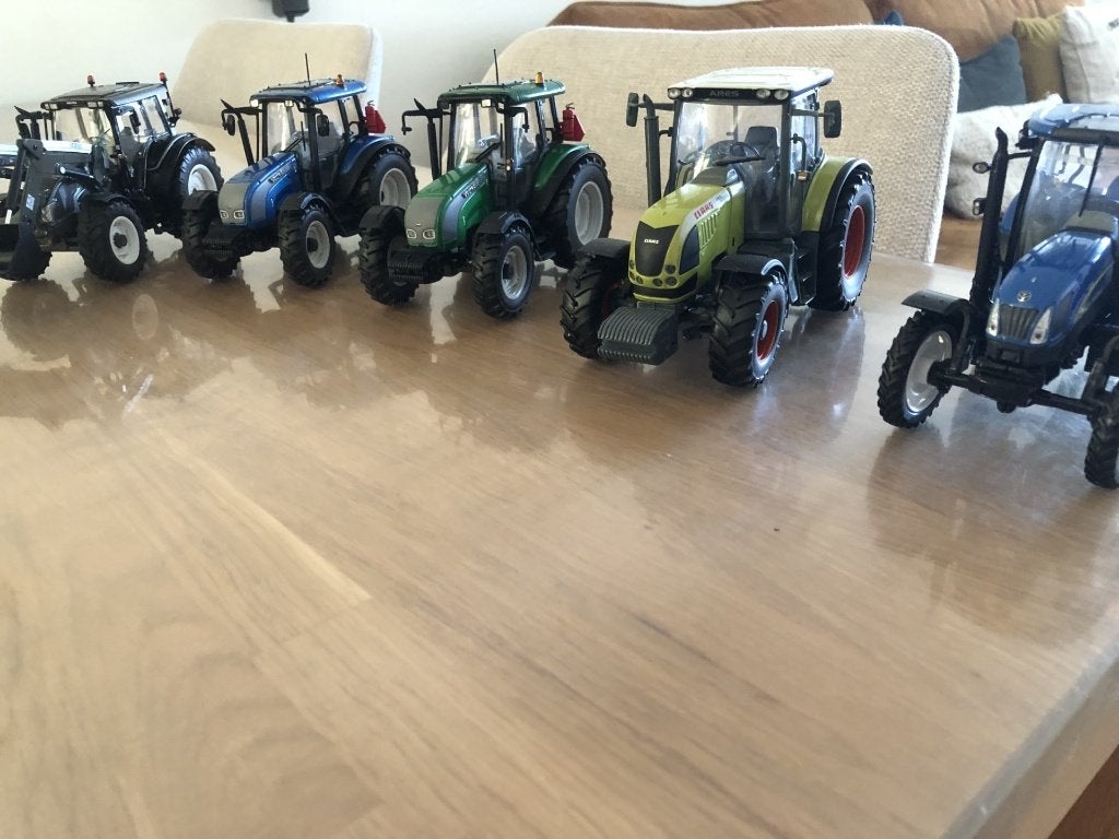 Kavel 1, meerdere trekkers van UH en Wiking, Ophalen, Zo goed als nieuw, Tractor of Landbouw, Overige merken