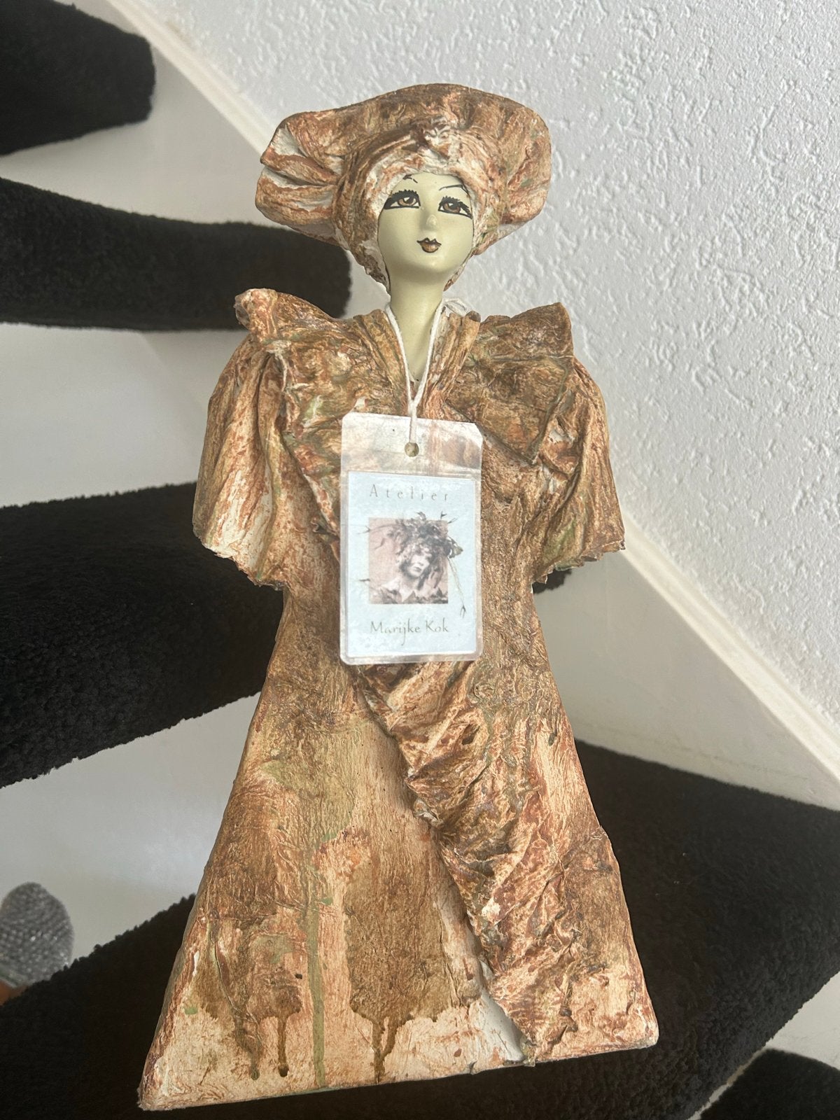 Marijke Kok beeld van papier-maché, 45 cm, nieuwstaat, Ophalen of Verzenden, Handgemaakt, 20 - 50 cm, Beeld