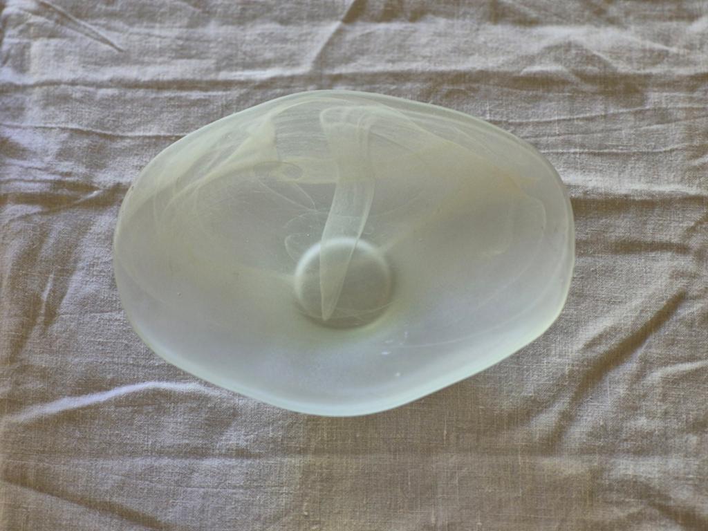 Vintage schaaltje mat glas met swirlpatroon, Antiek en Kunst, Antiek | Glas en Kristal, Ophalen of Verzenden