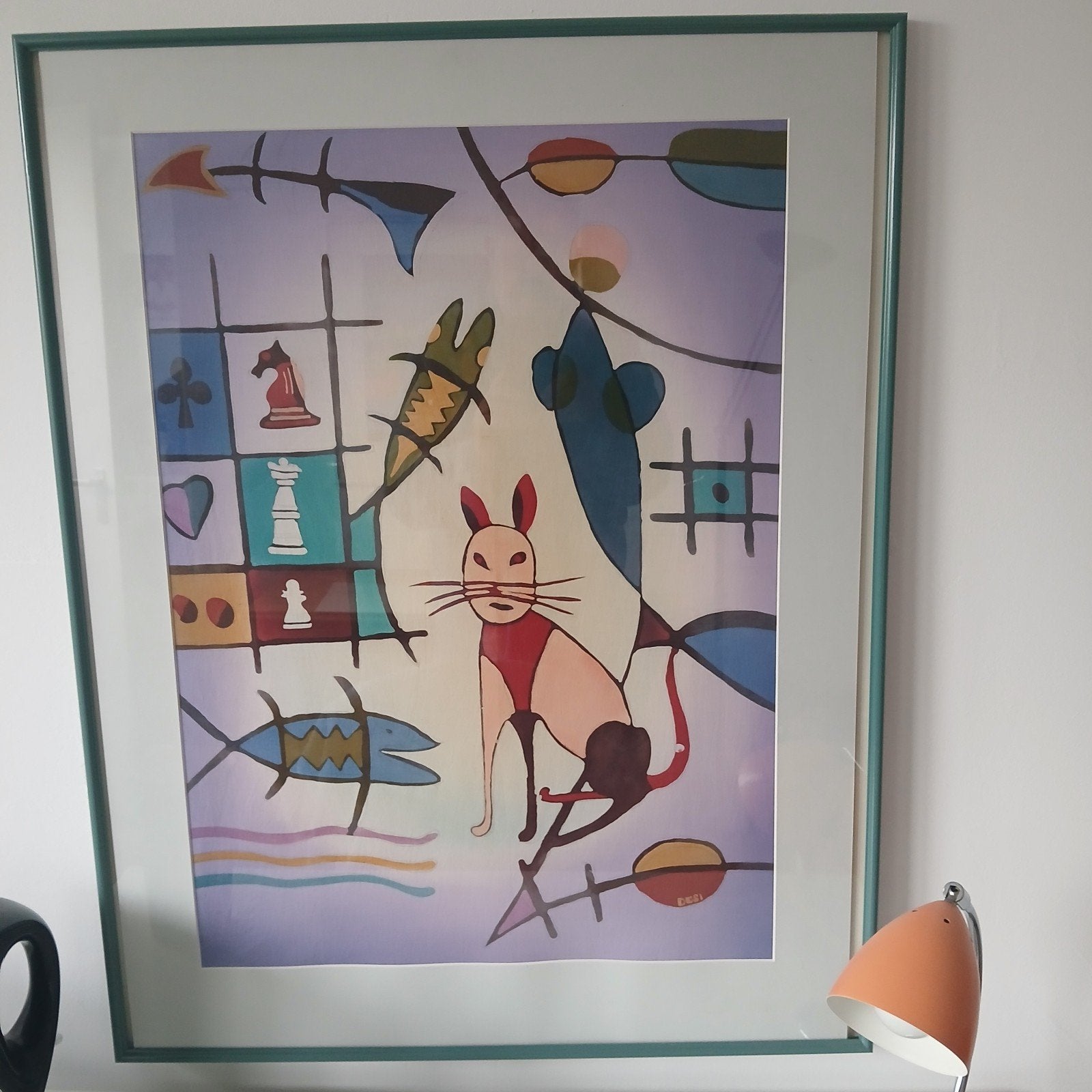 Modern ingelijste batik van Desi : Kat, vissen en schaakstuk, Antiek en Kunst, Acrylverf, Papier/karton, Ophalen of Verzenden