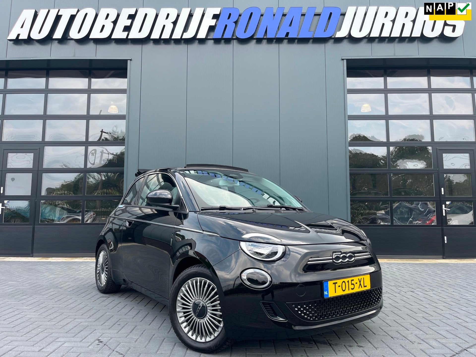 Fiat 500 C Urban 42 kWh NLAuto/SOH 94.9%/Carplay/Cabriolet/G, Auto's, Dealer onderhouden, Cabriolet, 4 stoelen, Leder en Stof