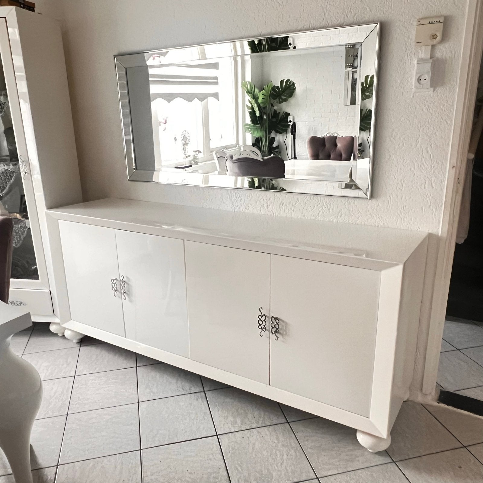 wit dressoir met 4 deuren en spiegel, Huis en Inrichting, Ophalen, Overige materialen, 150 tot 200 cm, Zo goed als nieuw