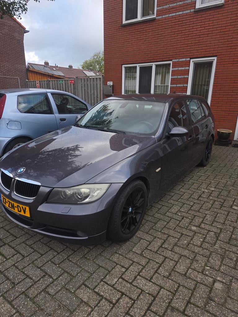 BMW 3-Serie 2.0 318 I Touring 105KW AUT 2008 Grijs, Auto's, BMW, Automaat, 1995 cc, Zwart, 1435 kg