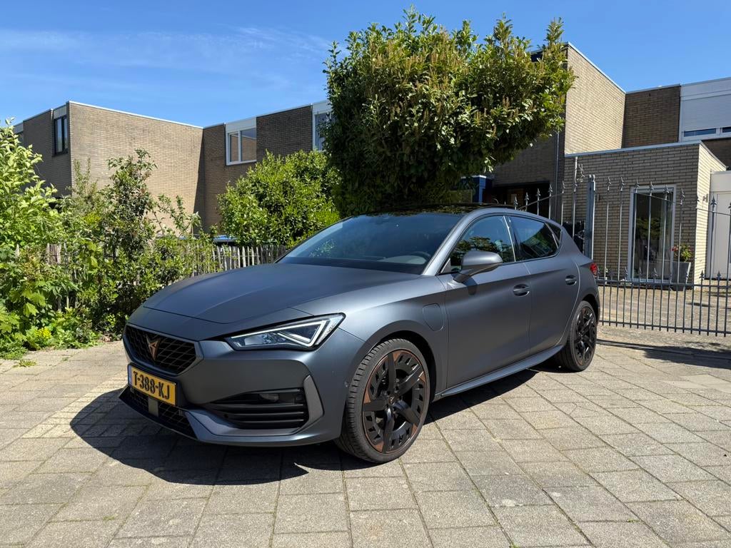 CUPRA Leon 1.4 e-Hybrid VZ Performance PANO SFEER KEYLESS, Auto's, Cupra, Zwart, 4 cilinders, Leon, Lichtsensor