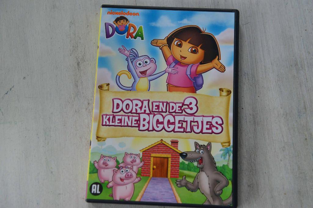 DORA == Dora en de 3 Kleine Biggetjes, Cd's en Dvd's, Dvd's | Kinderen en Jeugd, Alle leeftijden, Verzenden, Zo goed als nieuw