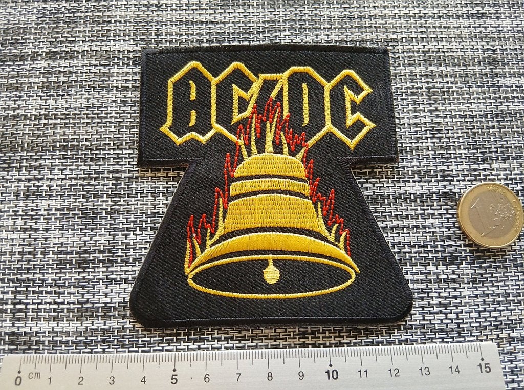 AC/DC  leuke nieuwe Hells bells shaped patch 32, Verzenden, Nieuw, Kleding