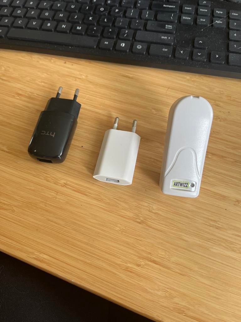 Diverse USB-wandladers (HTC, Artwizz, generiek), Ophalen, Gebruikt, Overige merken
