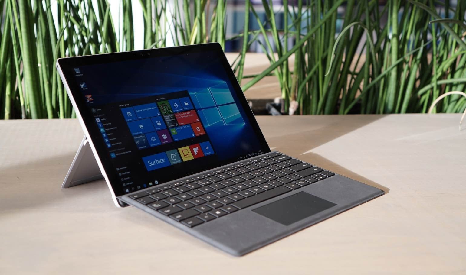 Microsoft Surface Pro 5 – i7, 8GB, 256GB SSD – incl., Ophalen, Gebruikt, 2 tot 3 Ghz, Qwerty