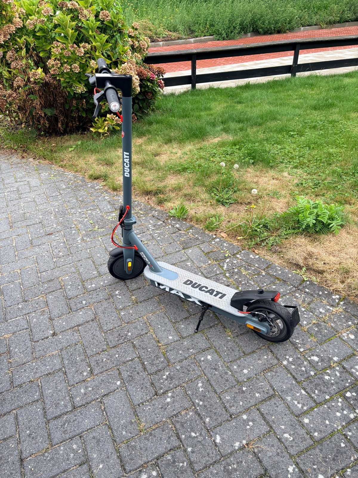 Ducati Pro-I Evo elektrische step - Zo goed als nieuw, Ophalen, Zo goed als nieuw, Elektrische step (E-scooter)