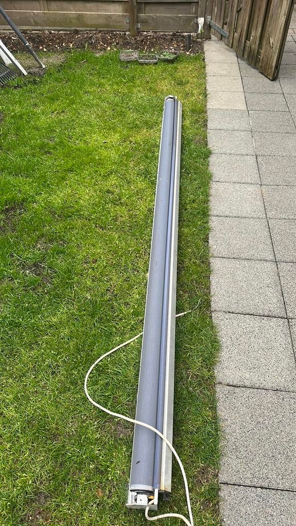 Elektrische screen, 150 tot 300 cm, Ophalen of Verzenden, Zo goed als nieuw, Minder dan 250 cm
