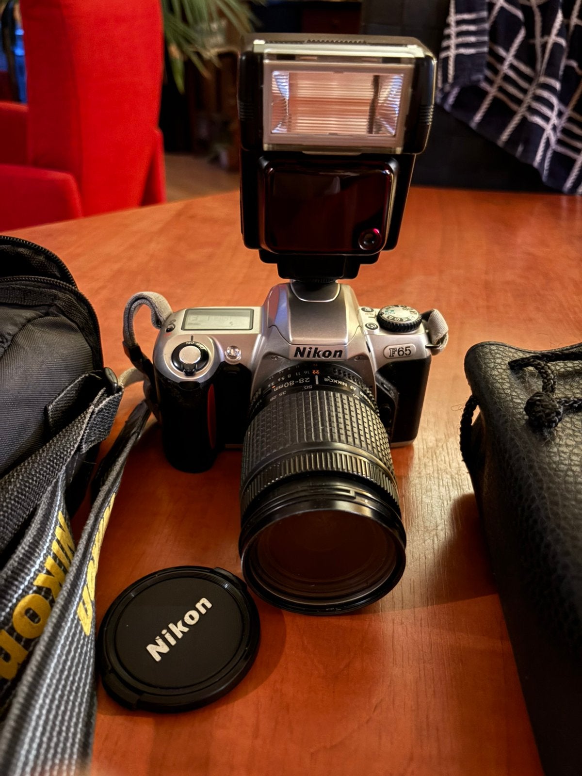 Nikon F65 camera met AF Nikkor 28-80mm en flitser, Audio, Tv en Foto, Fotocamera's Analoog, Ophalen of Verzenden, Zo goed als nieuw