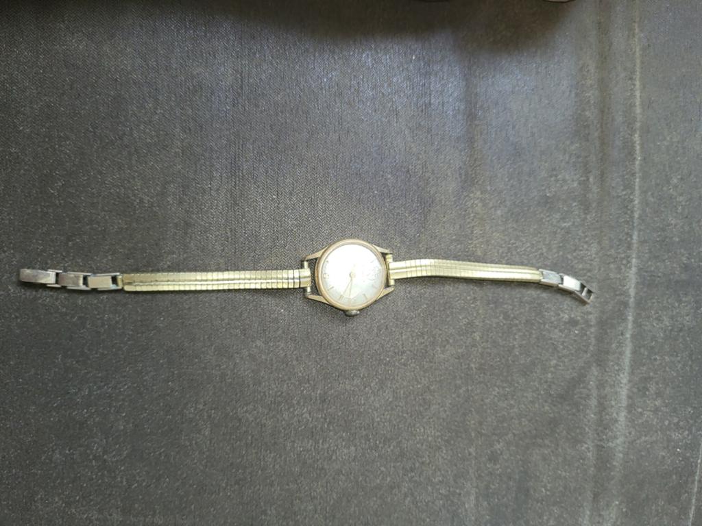 Vintage Gold plated dames horloge.
Loopt nu niet , heeft alt, Antiek en Kunst, Ophalen of Verzenden, Goud