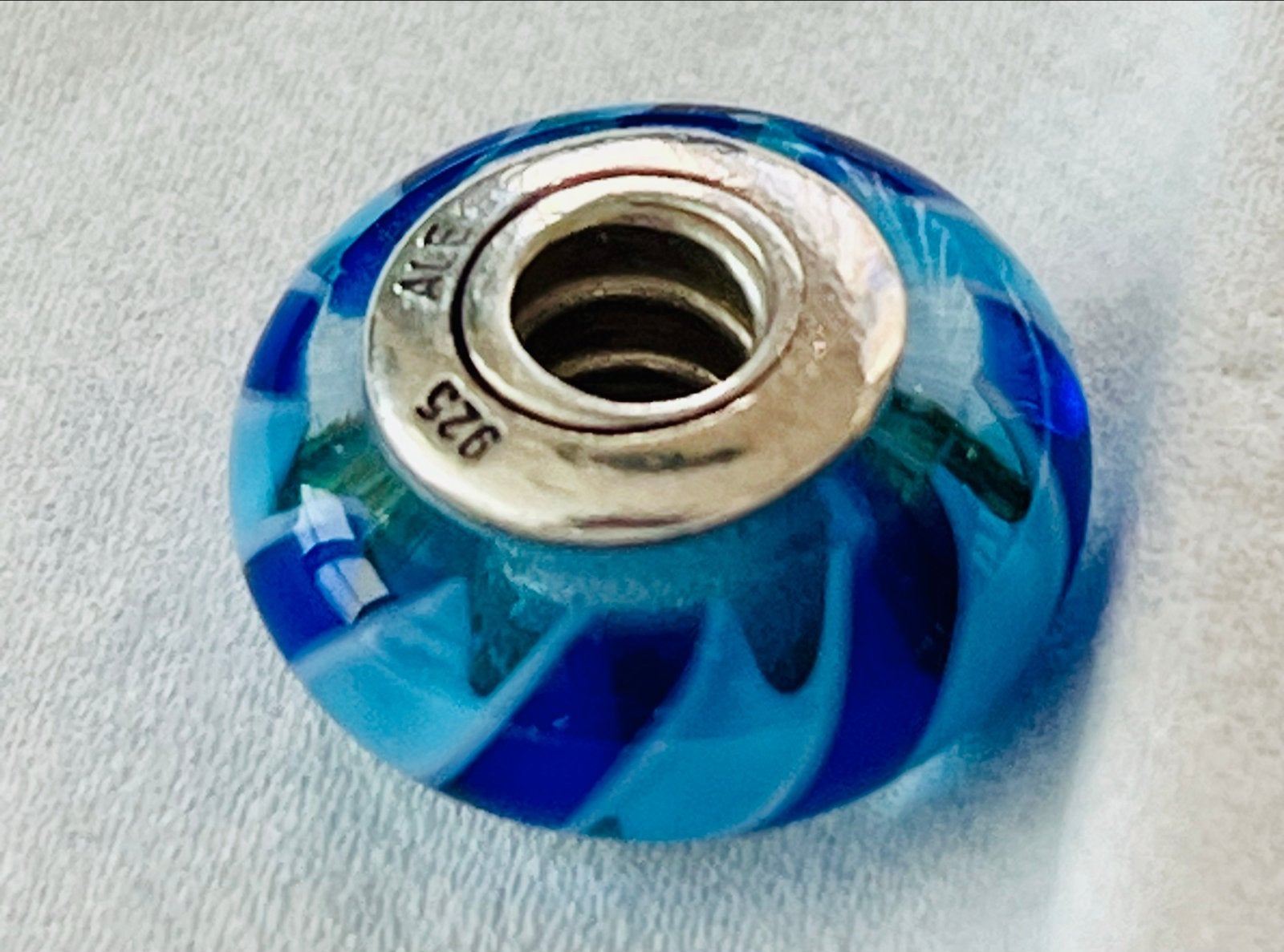 Pandora 925 Blauw Gestreepte Muranoglas Bedel (790611), Sieraden, Tassen en Uiterlijk, Bedels, Pandora, Zo goed als nieuw, 1 bedel