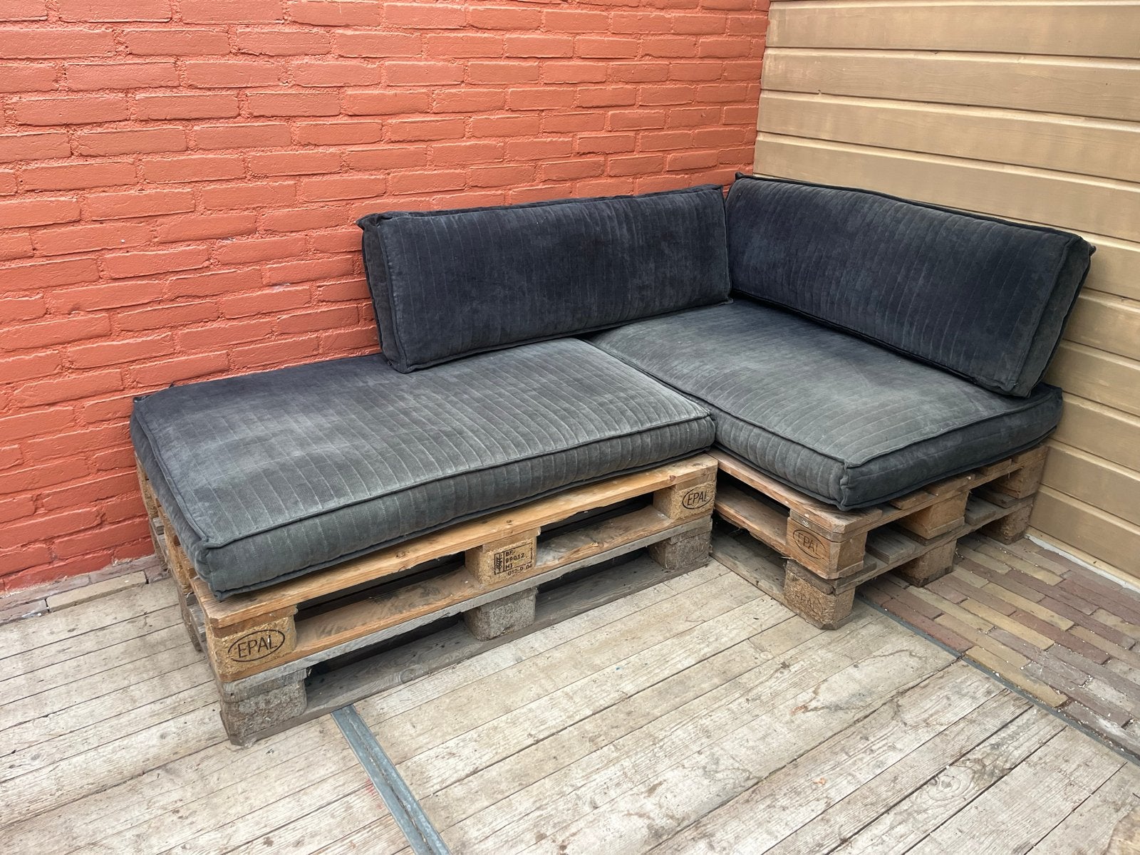 Gratis af te halen: Pallet loungeset met kussens, Ophalen, Gebruikt, 3 zitplaatsen, Loungeset