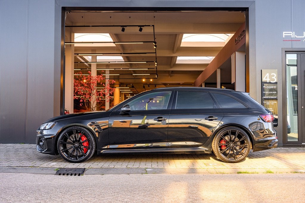Audi A4 Avant 2.9 TFSI RS 4 ABT-S |Keramisch|Pano|530PK|Mass, Auto's, Audi, Automaat, Gebruikt, Zwart, Vierwielaandrijving