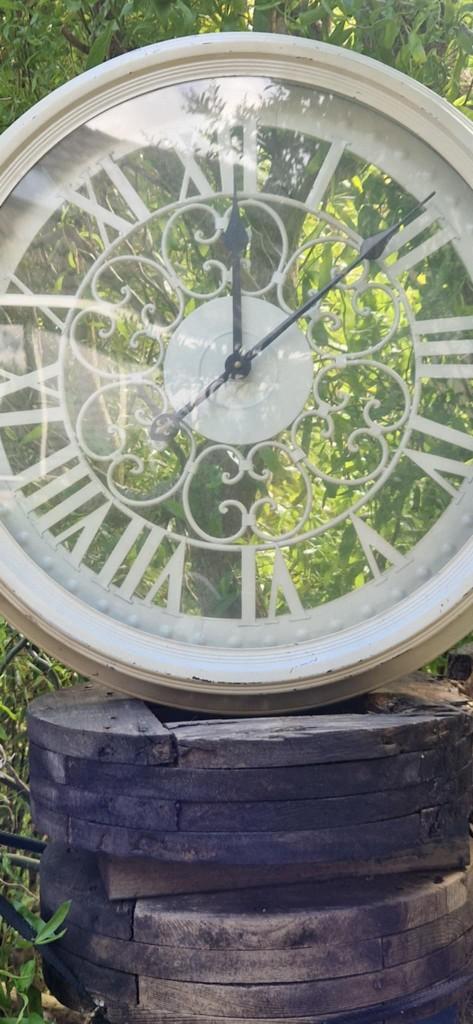 Metalen wandklok (62 diameter) met glas (brocante), Ophalen of Verzenden, Gebruikt, Wandklok