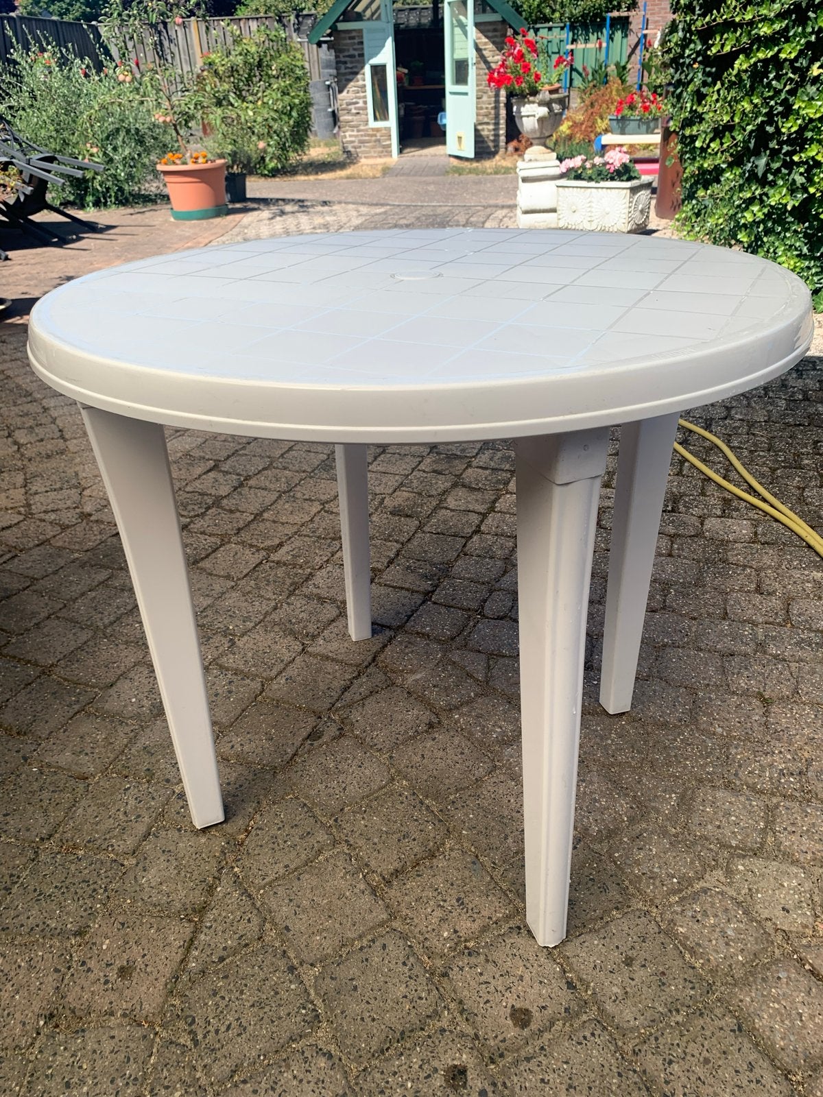 Witte ronde tuintafel van kunststof, Tuin en Terras, Tuintafels, Ophalen, Gebruikt, Rond, Kunststof
