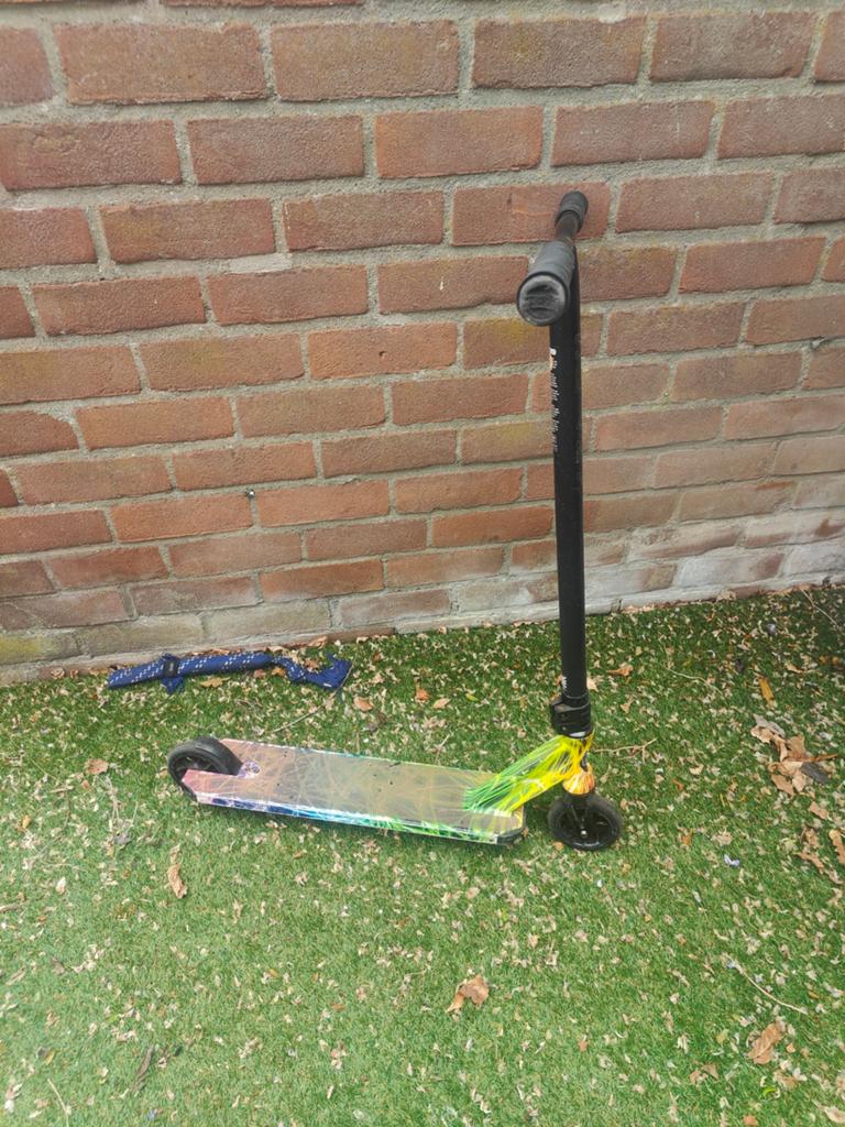 Stuntstep met kleurrijk deck, Ophalen of Verzenden, Gebruikt, Overige typen