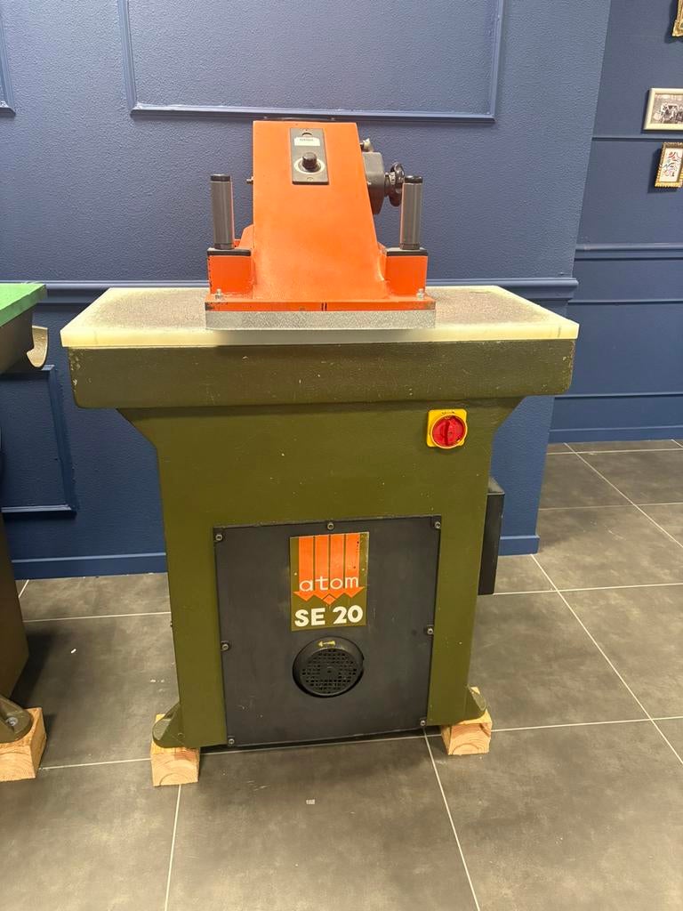 ATOM STANSMACHINE SE 20 SCHOENMAKER LEER, Ophalen, Gebruikt