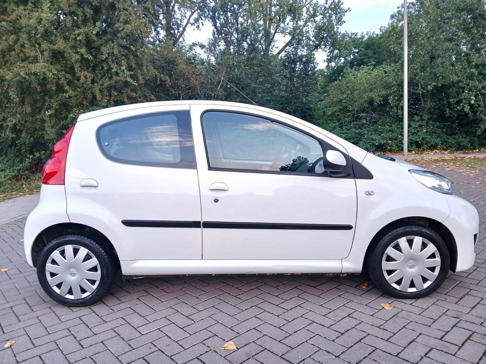 Peugeot 107 |2010 |5 DEURS |AİRCO | E-RAMEN | NAP |NİEUW APK, Auto's, Peugeot, Voorwielaandrijving, 4 stoelen, Origineel Nederlands