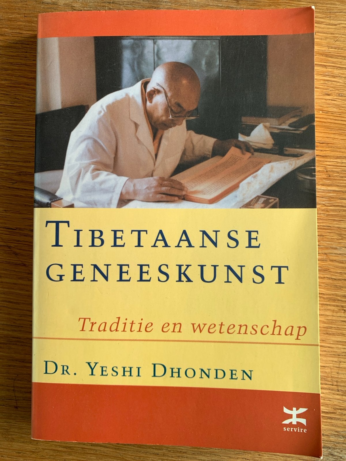 Tibetaanse Geneeskunst - Dr. Yeshi Dhonden, Boeken, Ophalen of Verzenden, Gelezen, Kruiden en Alternatief