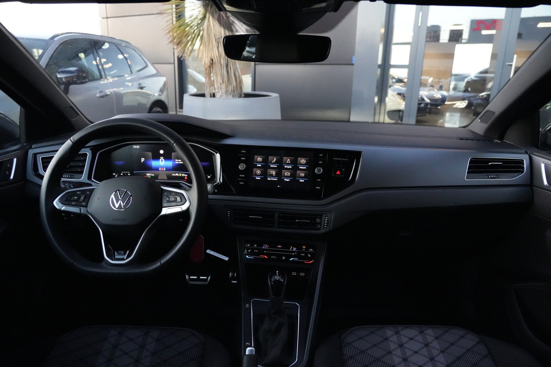 Volkswagen Taigo 1.0 TSI R-Line 116pk AppleCarPlay/Stoelverw, Auto's, Stof, Gebruikt, Zwart, 116 pk