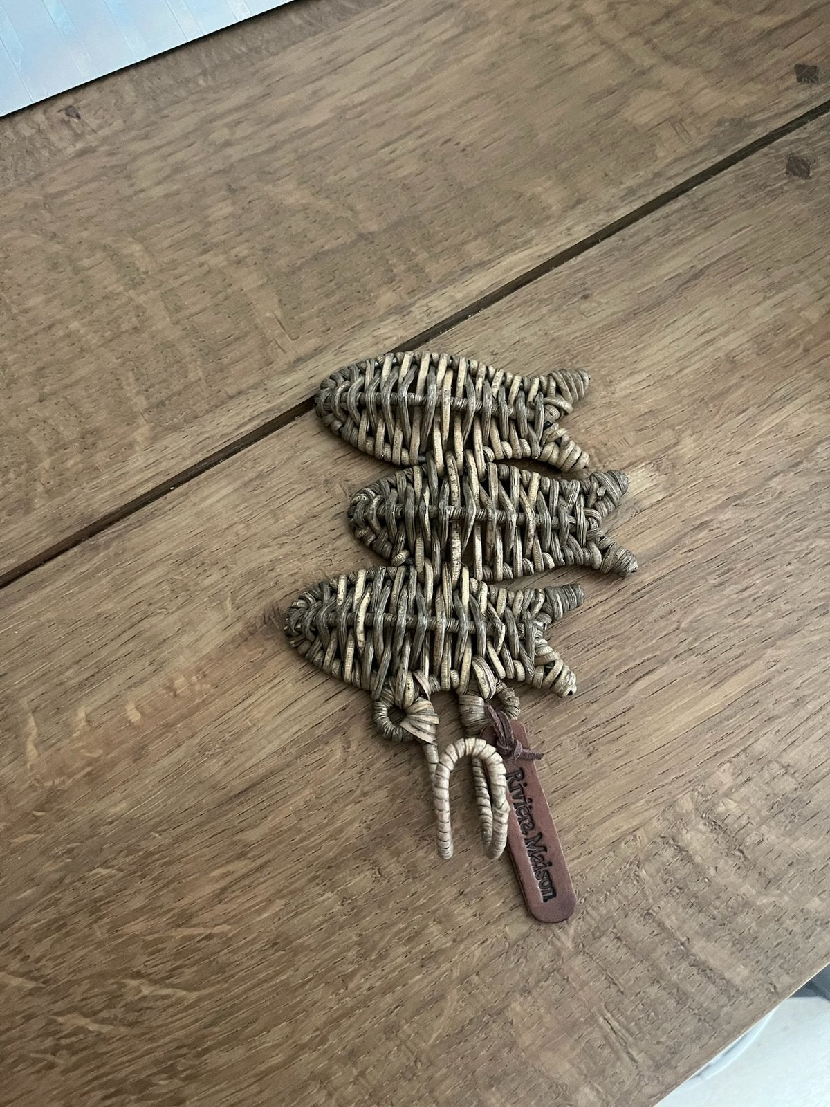 Te koop: Rivièra Maison rattan kapstok/haakje vissen, Overige materialen, Wandhaken, Nieuw, Ophalen of Verzenden