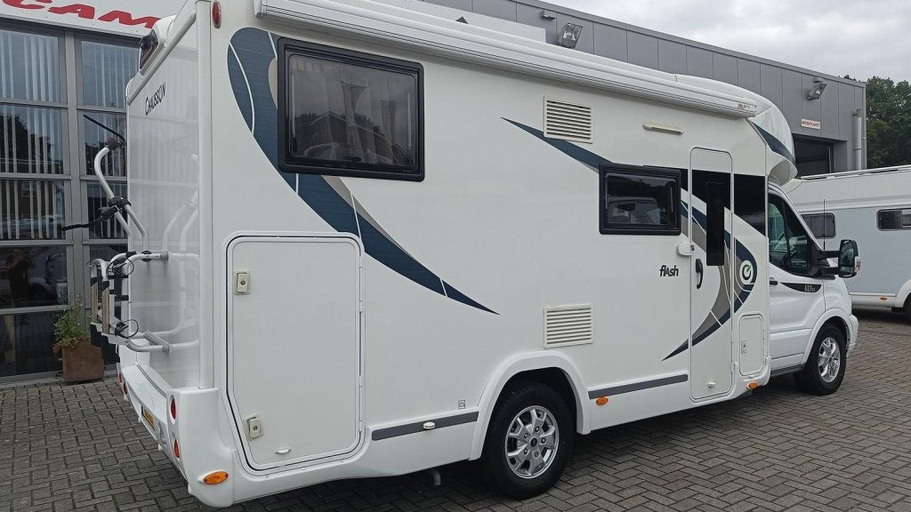 1e eigenaar met NAP Chausson Flash 627GA '17 170pk 34dkm, 6 tot 7 meter, Tot en met 3, Luifel, Half-integraal