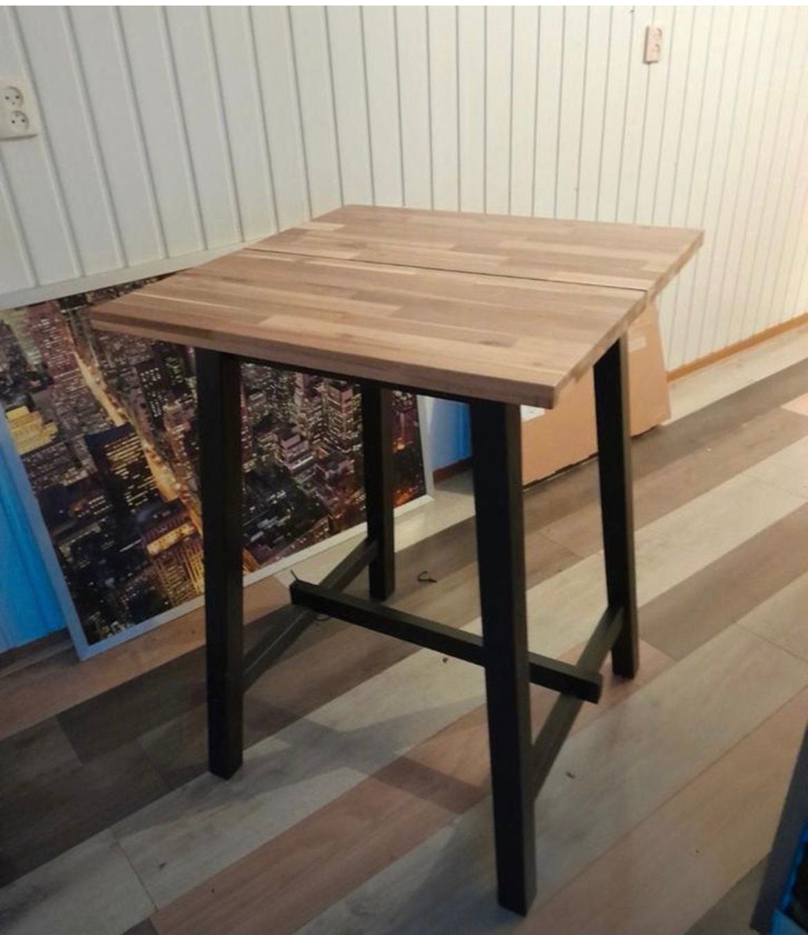 Hoge ikea tafel met 2 ikea barkrukken, Huis en Inrichting, Ophalen, Zo goed als nieuw
