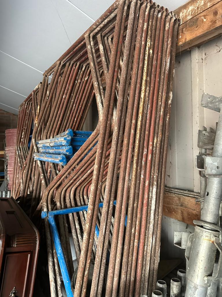 Metselsteiger (32x) en klapschragen (13x) groot gebruikt, Doe-het-zelf en Verbouw, Steigers, Ophalen, Gebruikt, Gevelsteiger, 2 tot 5 meter
