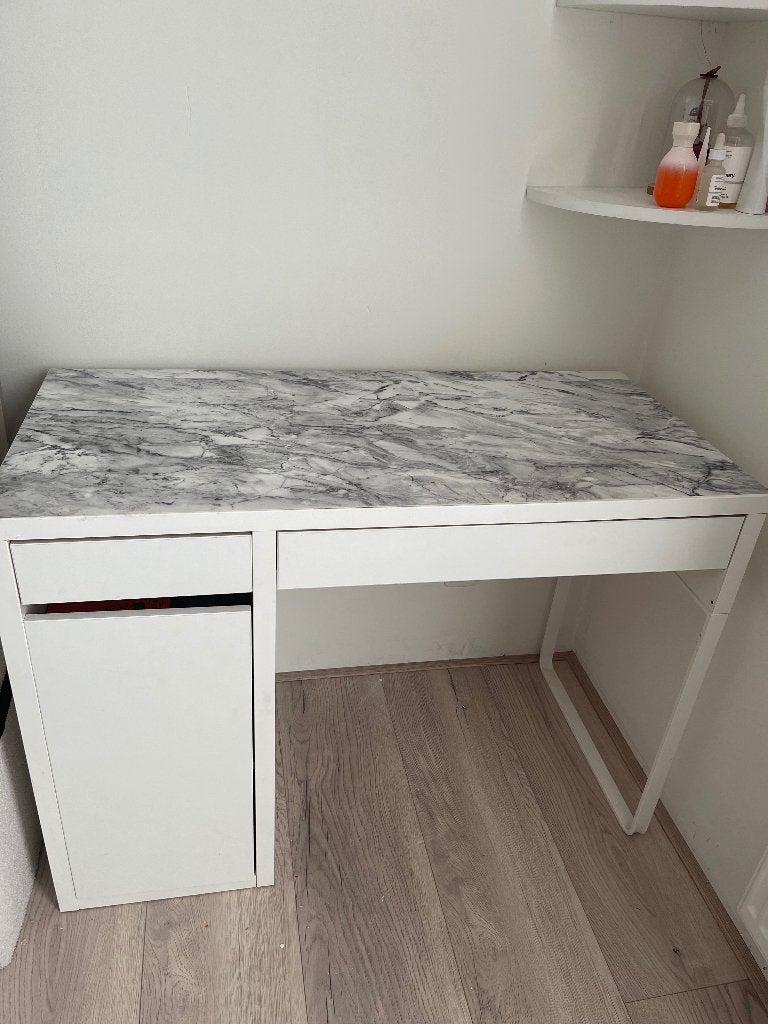 Mooie IKEA bureau te koop!, Huis en Inrichting, Ophalen, Eenpersoons, Wit, Zo goed als nieuw