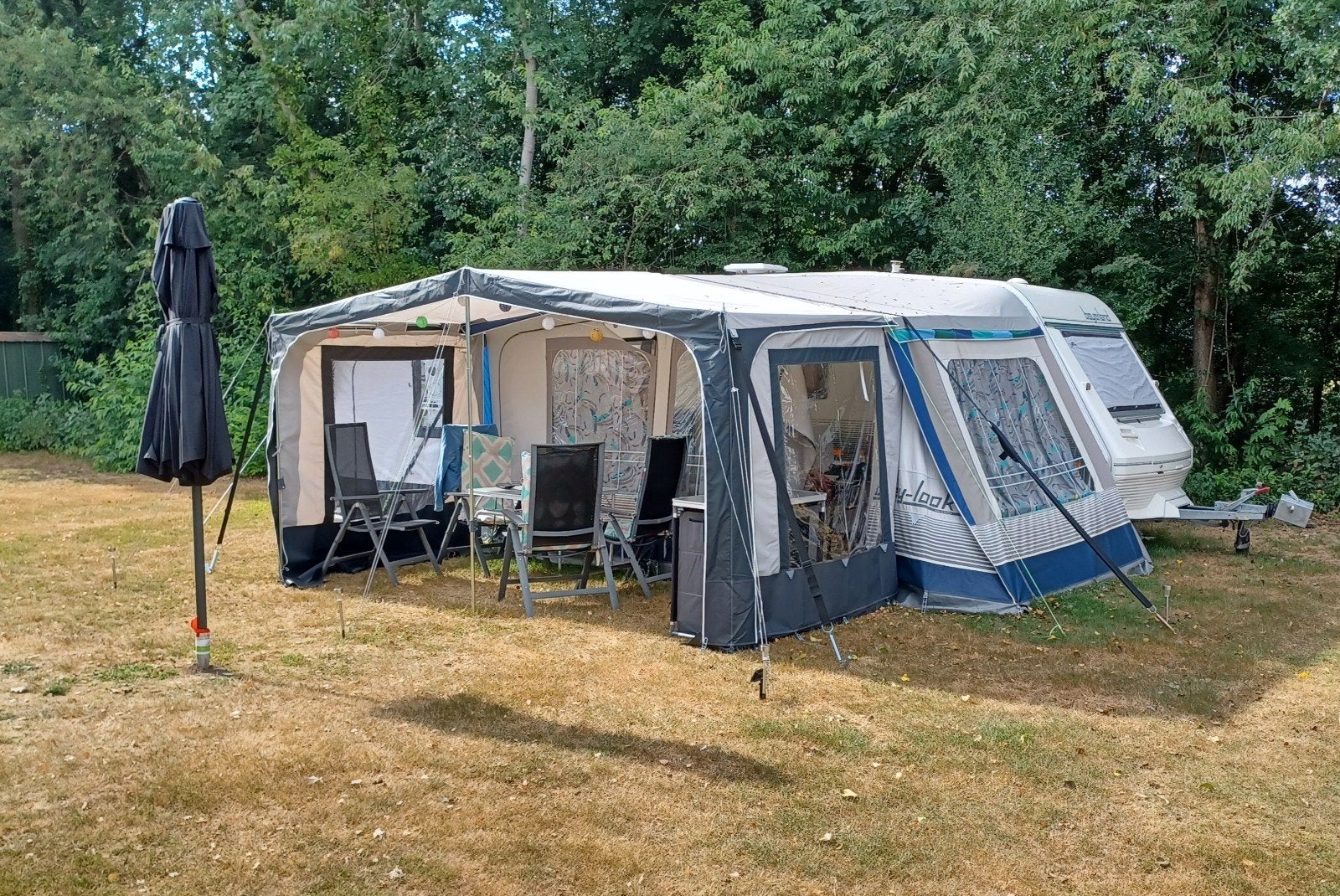 Goed onderhouden Beyerland 430 MD (1995) met voortent, Disselslot, Dwarsbed, Particulier, 4 tot 5 meter