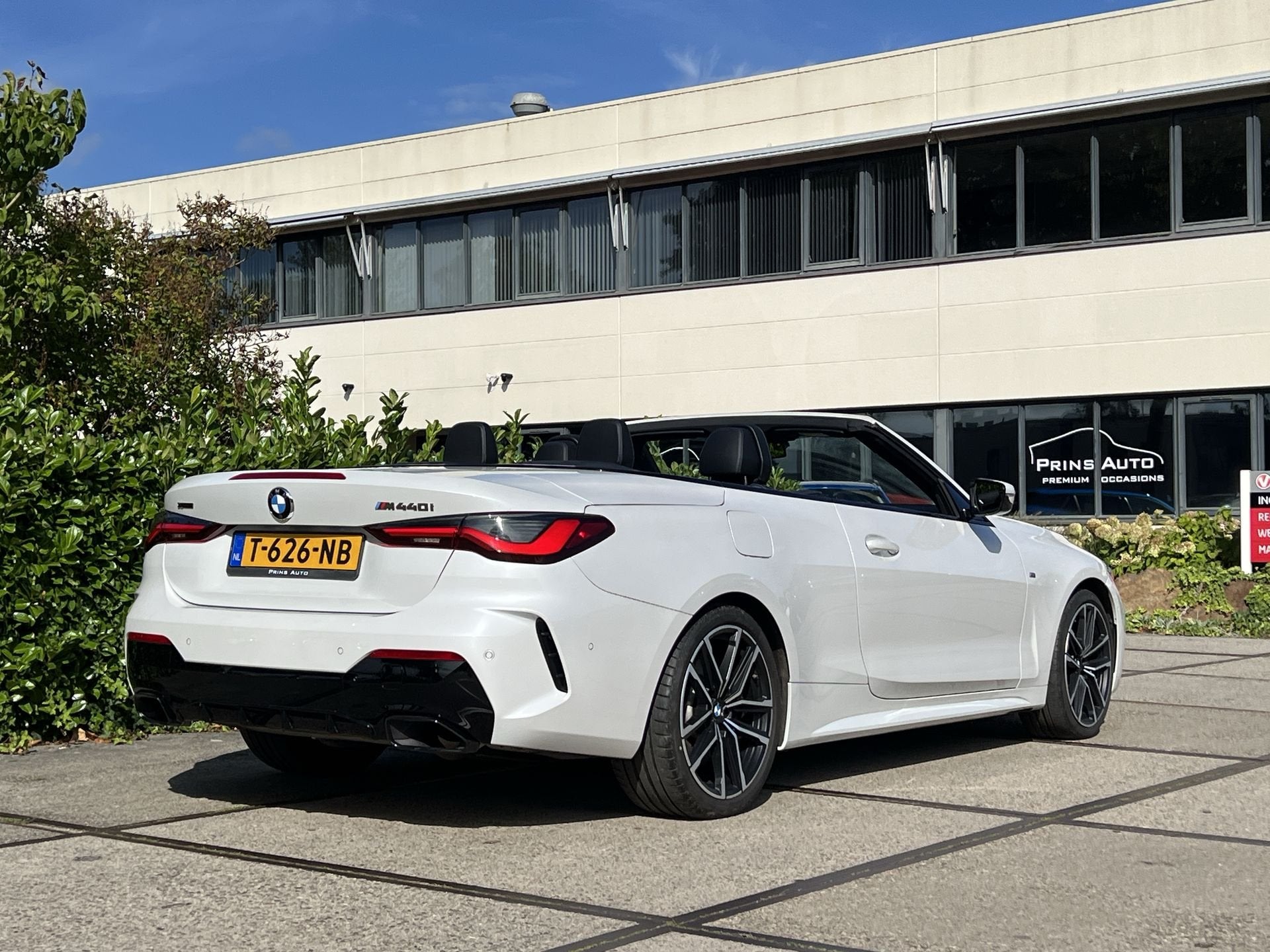 BMW 4 Serie Cabrio M440i xDrive High Executive |LASER|360 CA, Auto's, Dealer onderhouden, 4-Serie, 4 stoelen, Wit