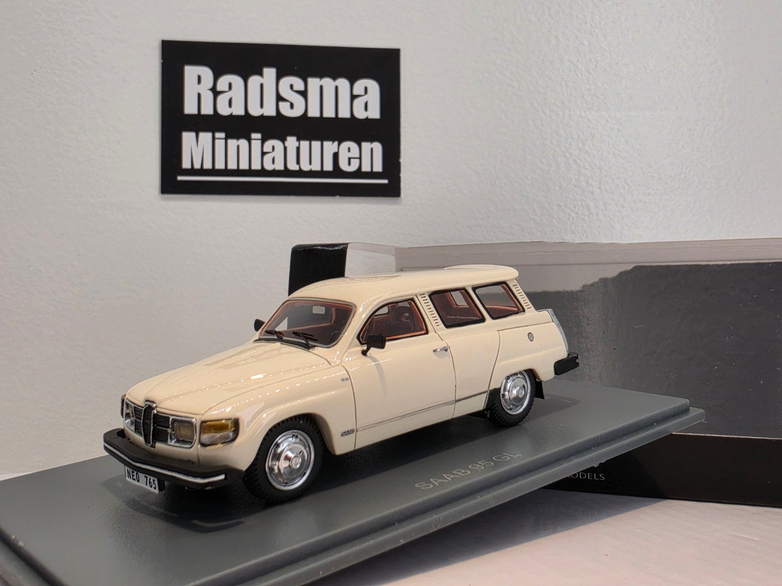 Saab 95 GL Combi - 1979 cremewit - 1:43 Neo Scale Models, Hobby en Vrije tijd, Modelauto's | 1:43, Overige merken, Auto, Neo Scale Models