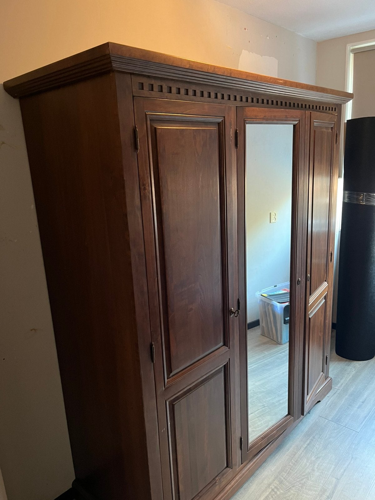 Grote kleding kast met spiegel, Ophalen of Verzenden, Zo goed als nieuw, 50 tot 75 cm, 200 cm of meer