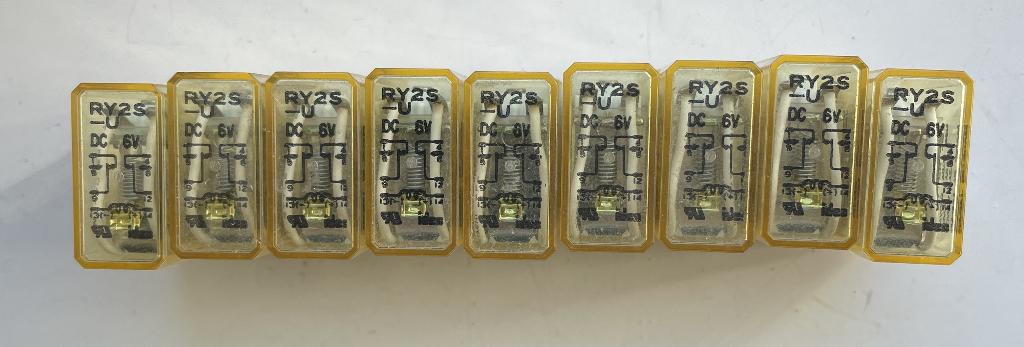IDEC Industriele Relais incl. Sockets (13st.), Ophalen of Verzenden, Zo goed als nieuw