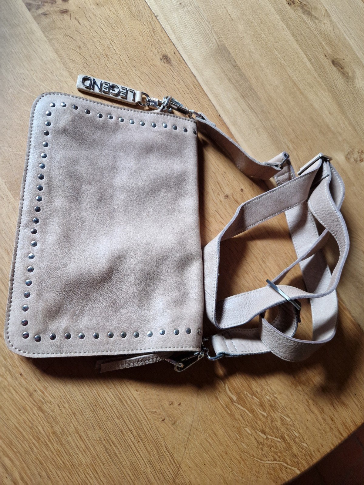 Kalfsleren Beige Schoudertas met Studs - 25x17 cm, Ophalen of Verzenden, Zo goed als nieuw, Beige, Leer