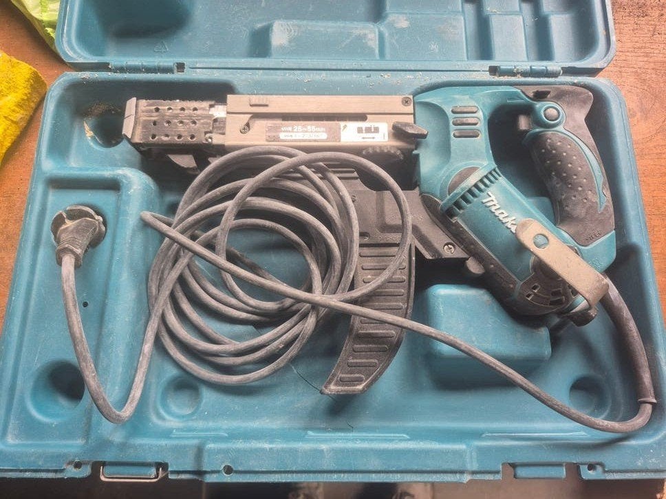 makita bandschroefmachine opknapper., Doe-het-zelf en Verbouw, Gereedschap | Boormachines, Ophalen, Gebruikt, Boor- en/of Breekhamer