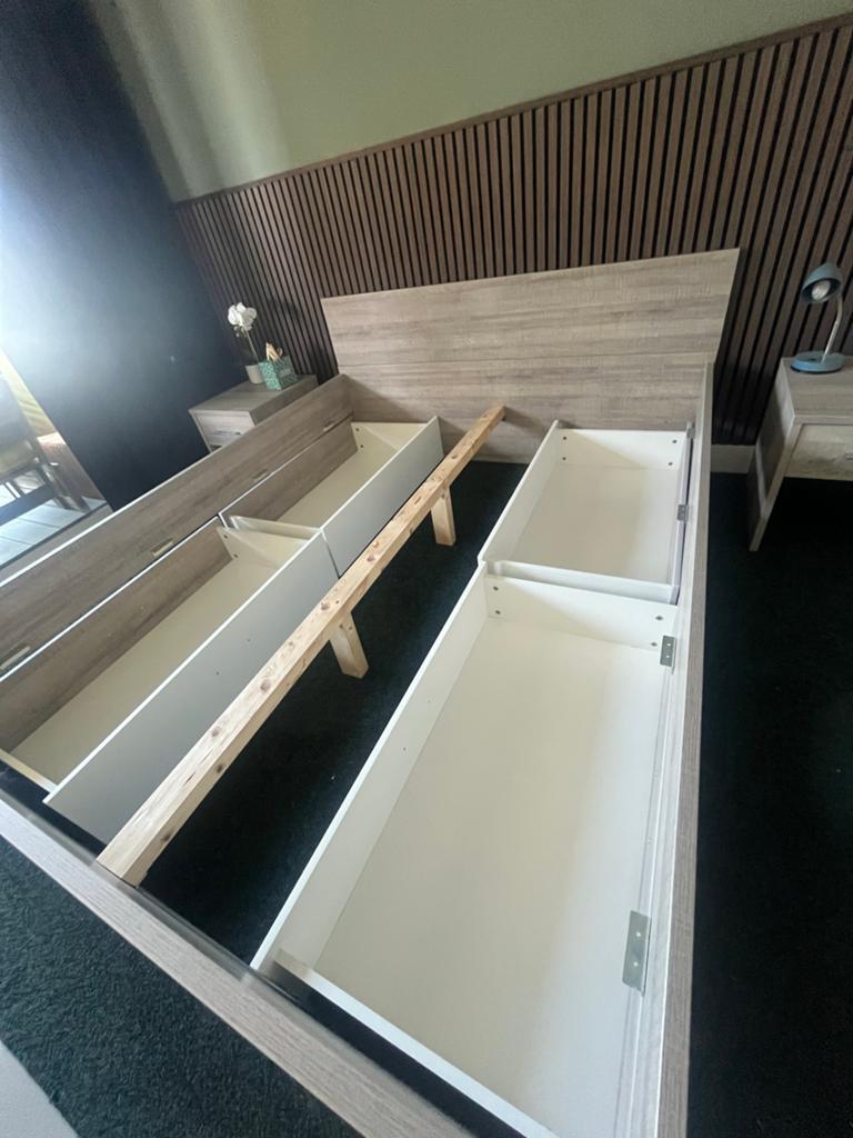 Bed met nachtkastjes, 160x200, 4 lades, FSC Nederlands hout, Ophalen, Tweepersoons, Zo goed als nieuw, 200 cm