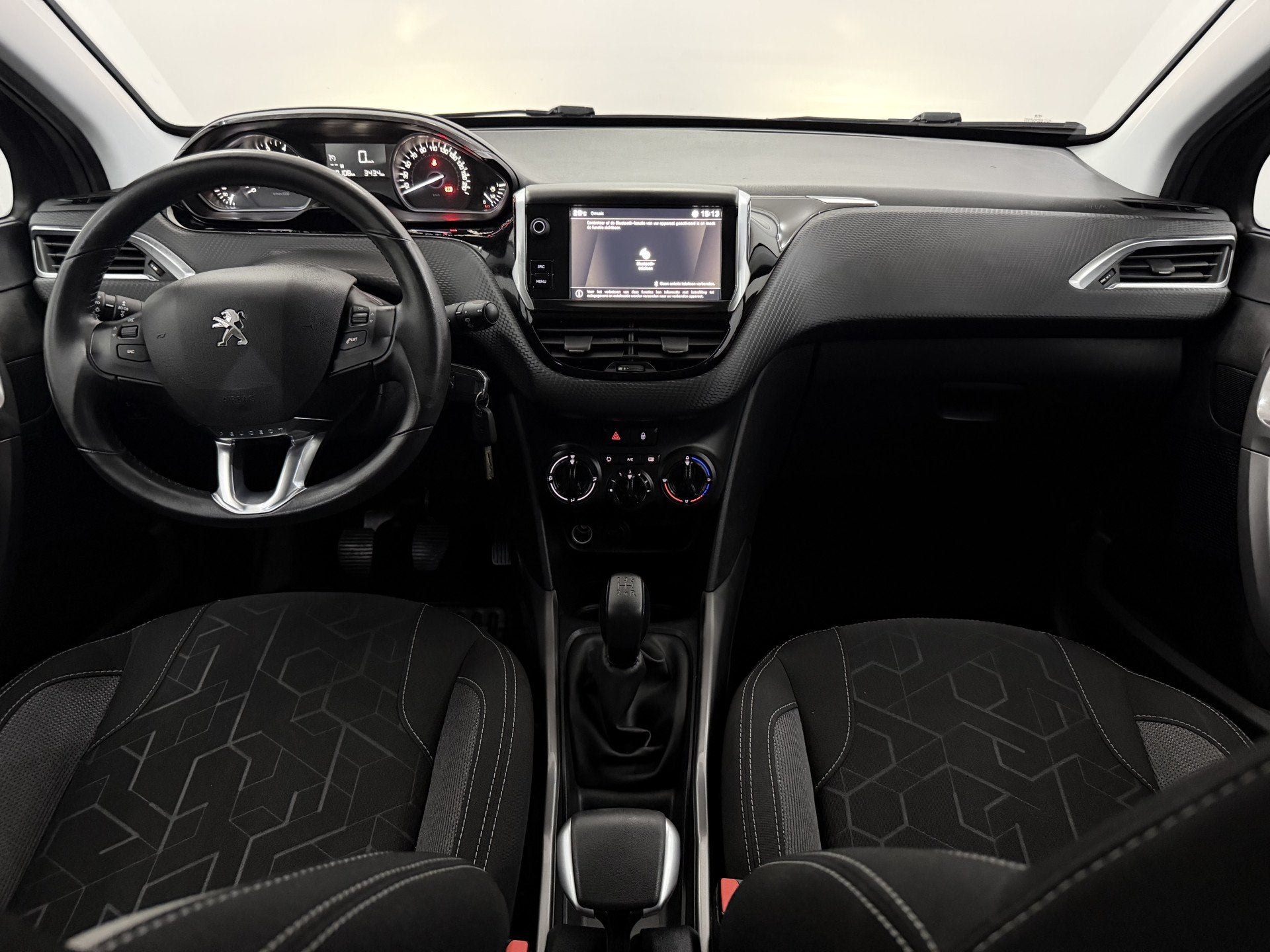 Peugeot 2008 1.2 PureTech Allure Airco, Parkeersensoren, App, Auto's, Voorwielaandrijving, 83 pk, Stof, Gebruikt