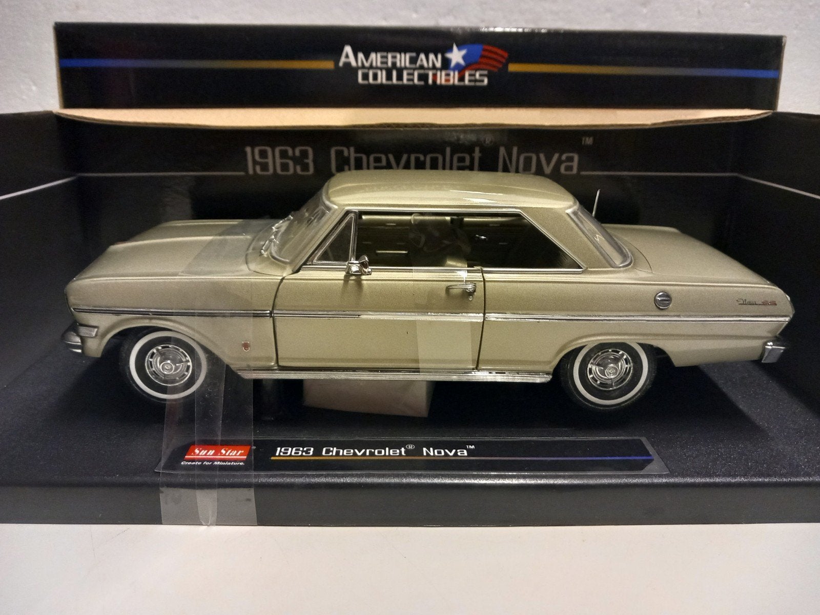 Chevrolet Nova gold Sun Star metal 1:18 KRD, Ophalen of Verzenden, Zo goed als nieuw, Auto, Sun Star