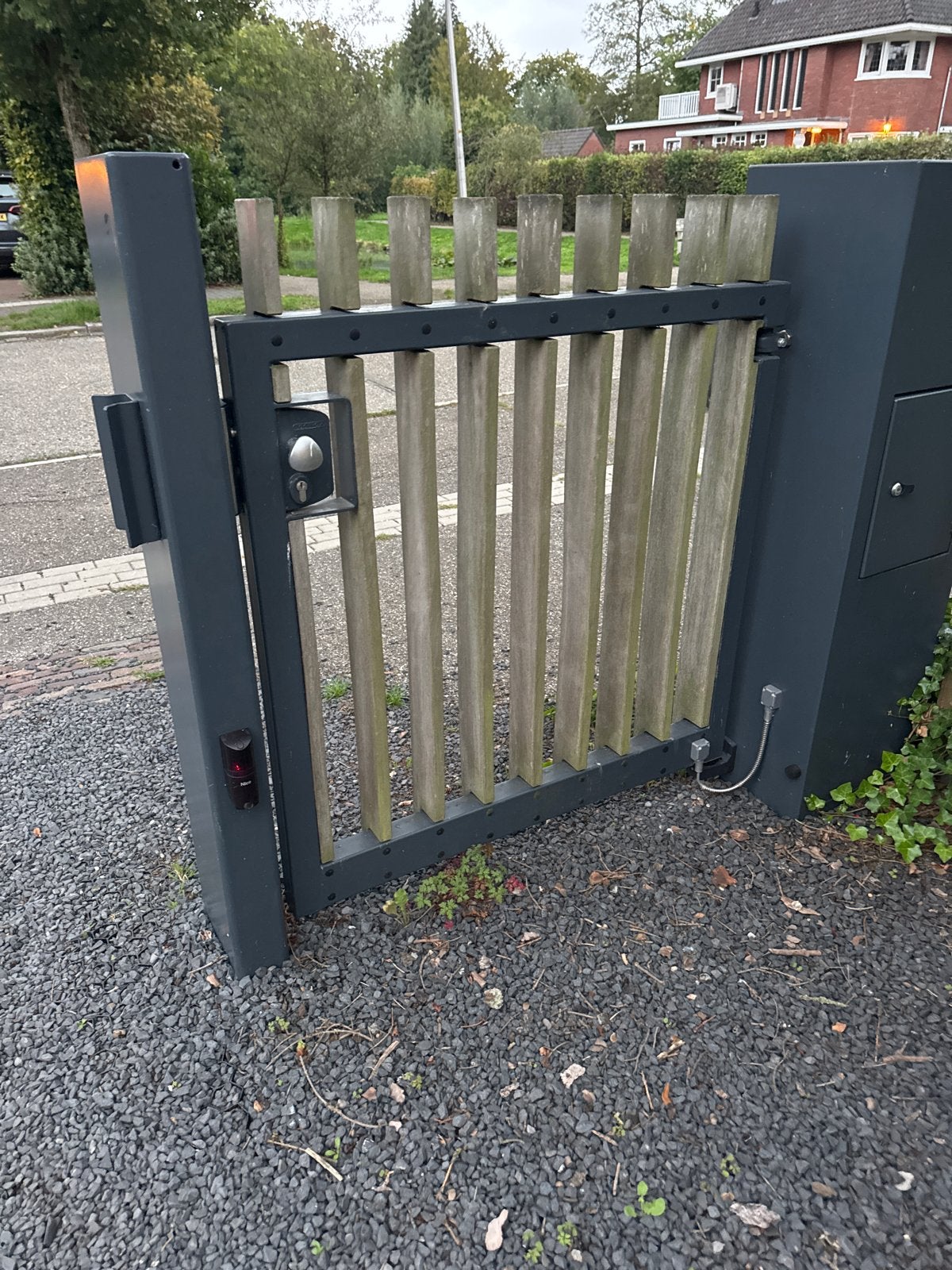 Op maat gemaakte schuifpoort en looppoort, 6 jaar oud, Gebruikt, Staal, 100 tot 150 cm, Schuifpoort